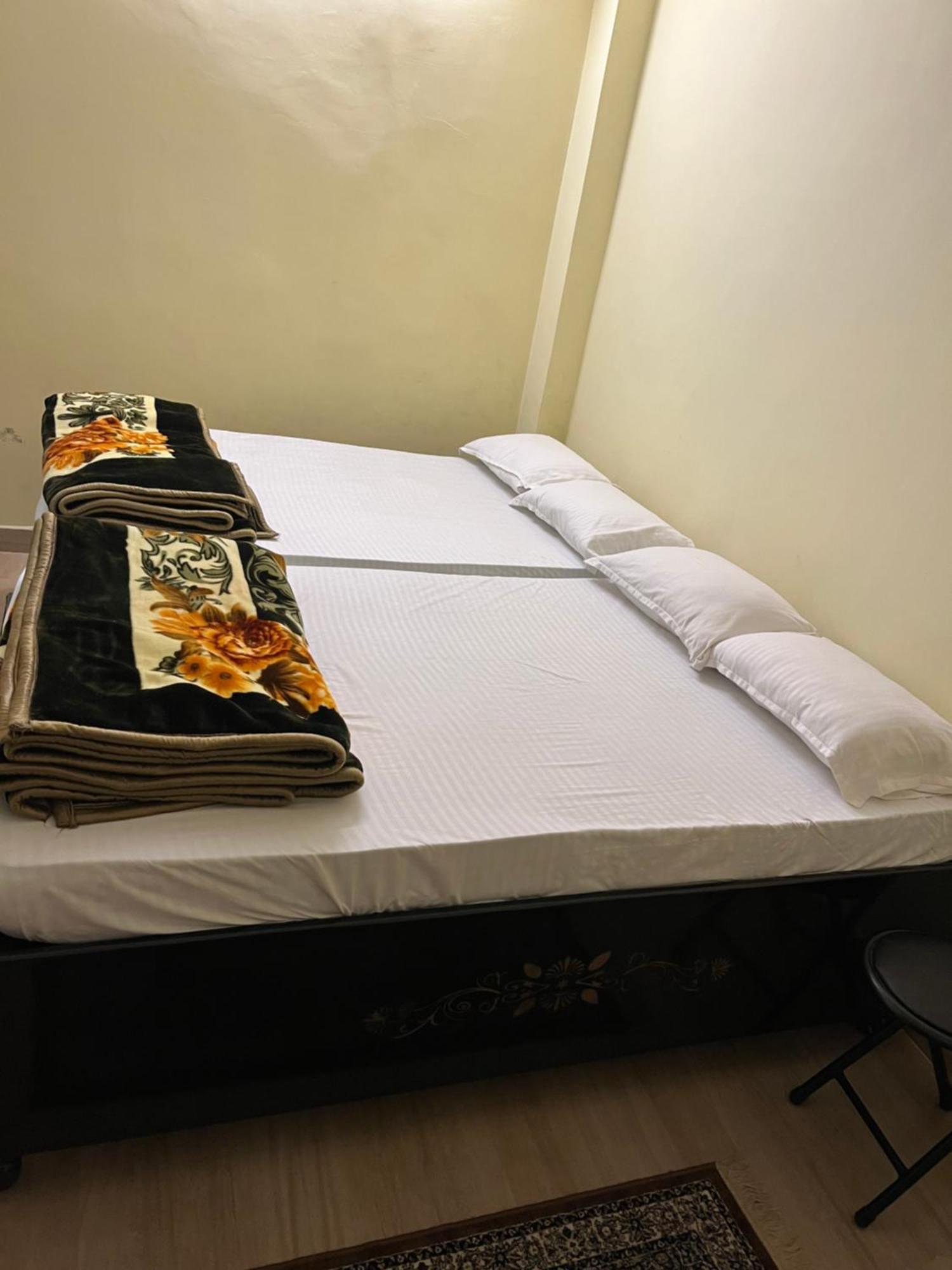 ורנאסי Incredible Banaras Inn מראה חיצוני תמונה