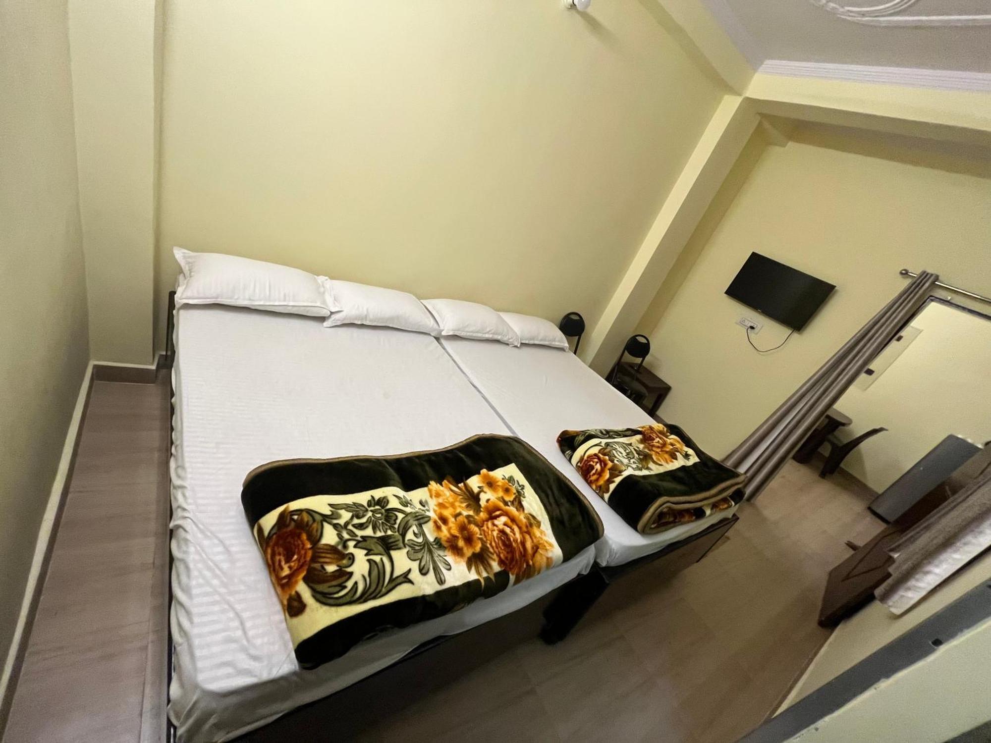 ורנאסי Incredible Banaras Inn מראה חיצוני תמונה