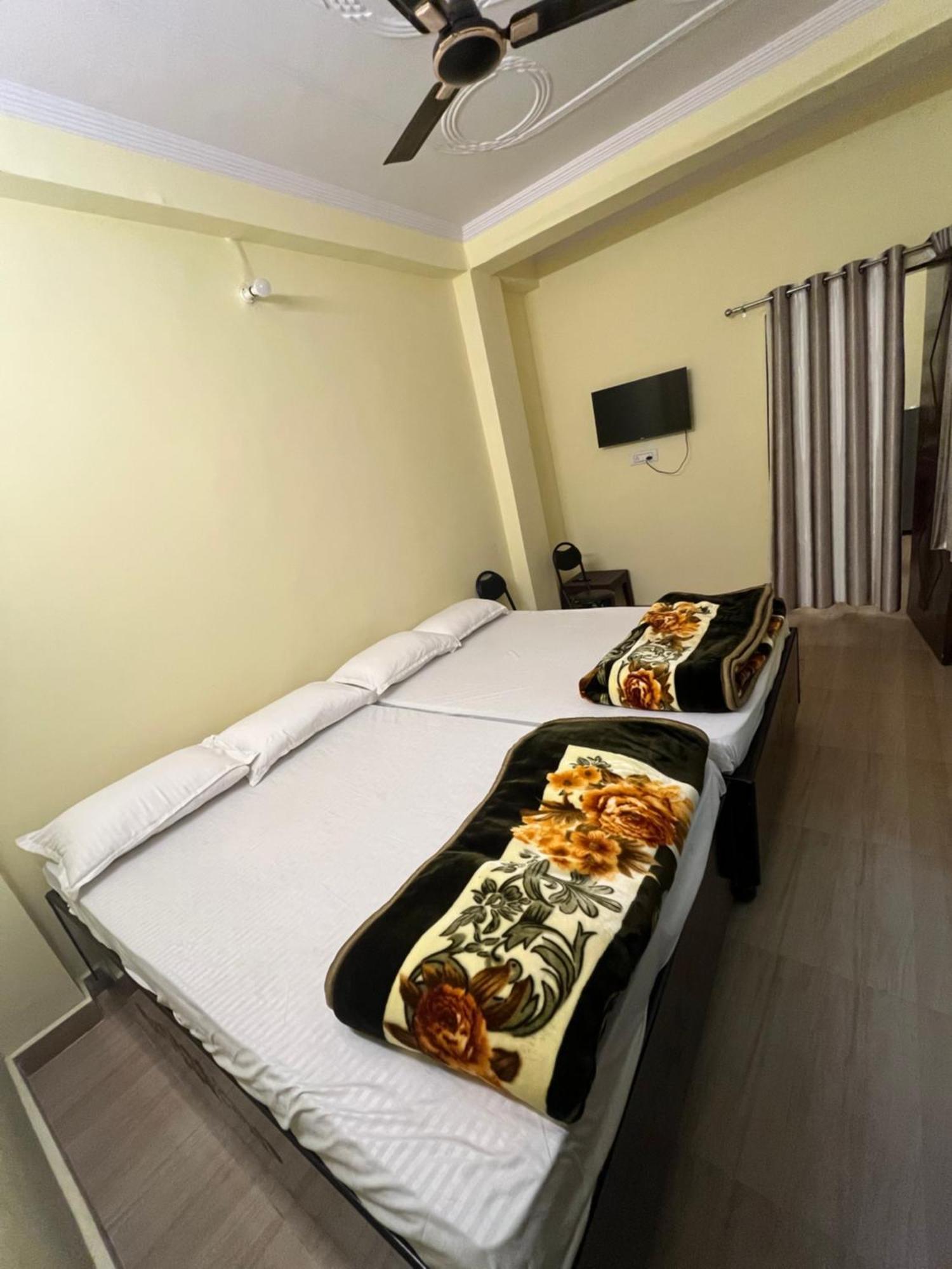 ורנאסי Incredible Banaras Inn מראה חיצוני תמונה